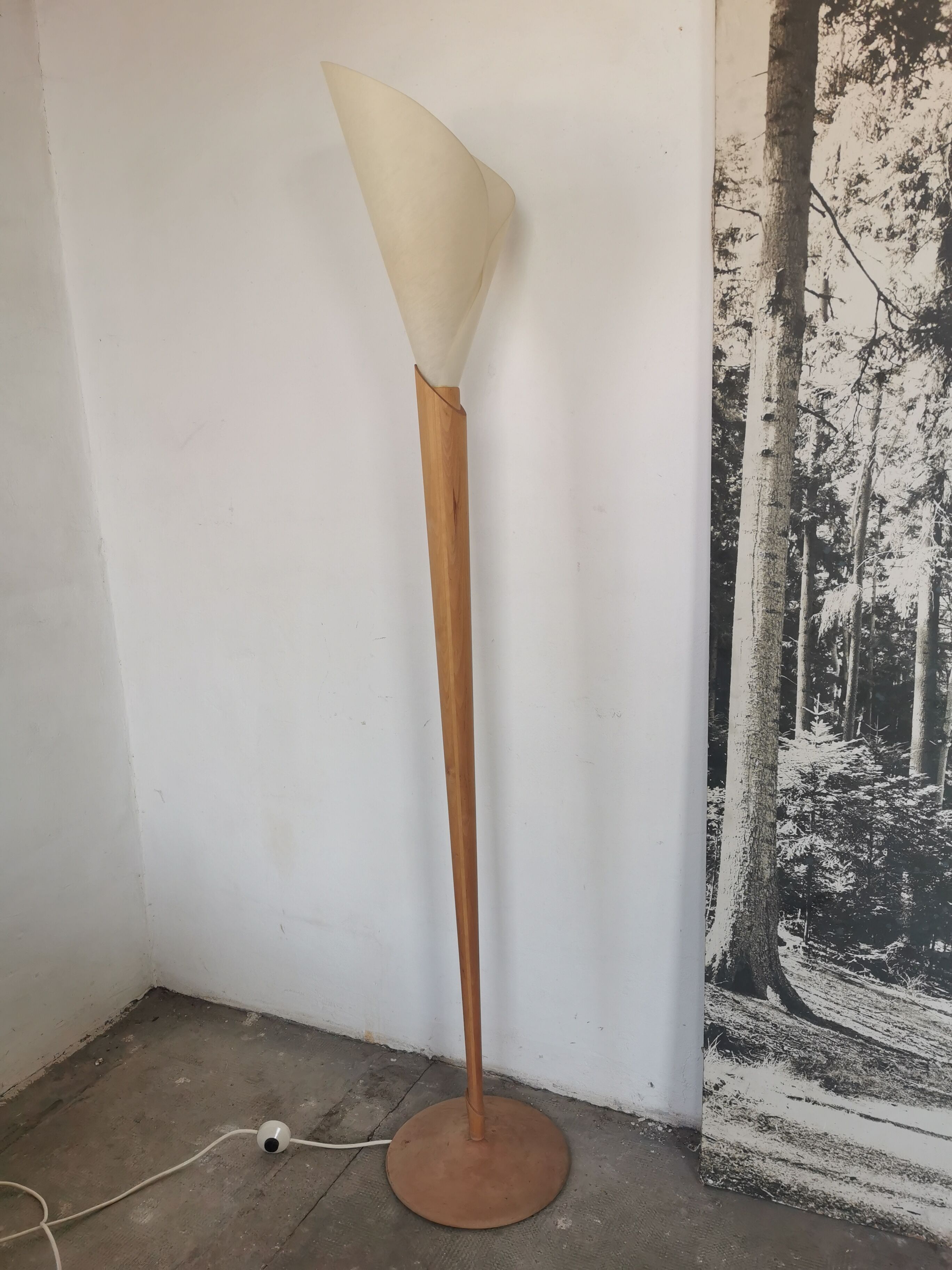 Floral wooden floor lamp