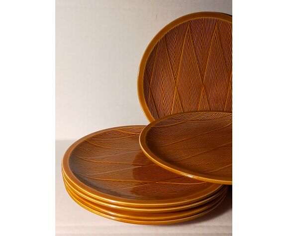 Ten plates in Salins slip with braided patterns 50s