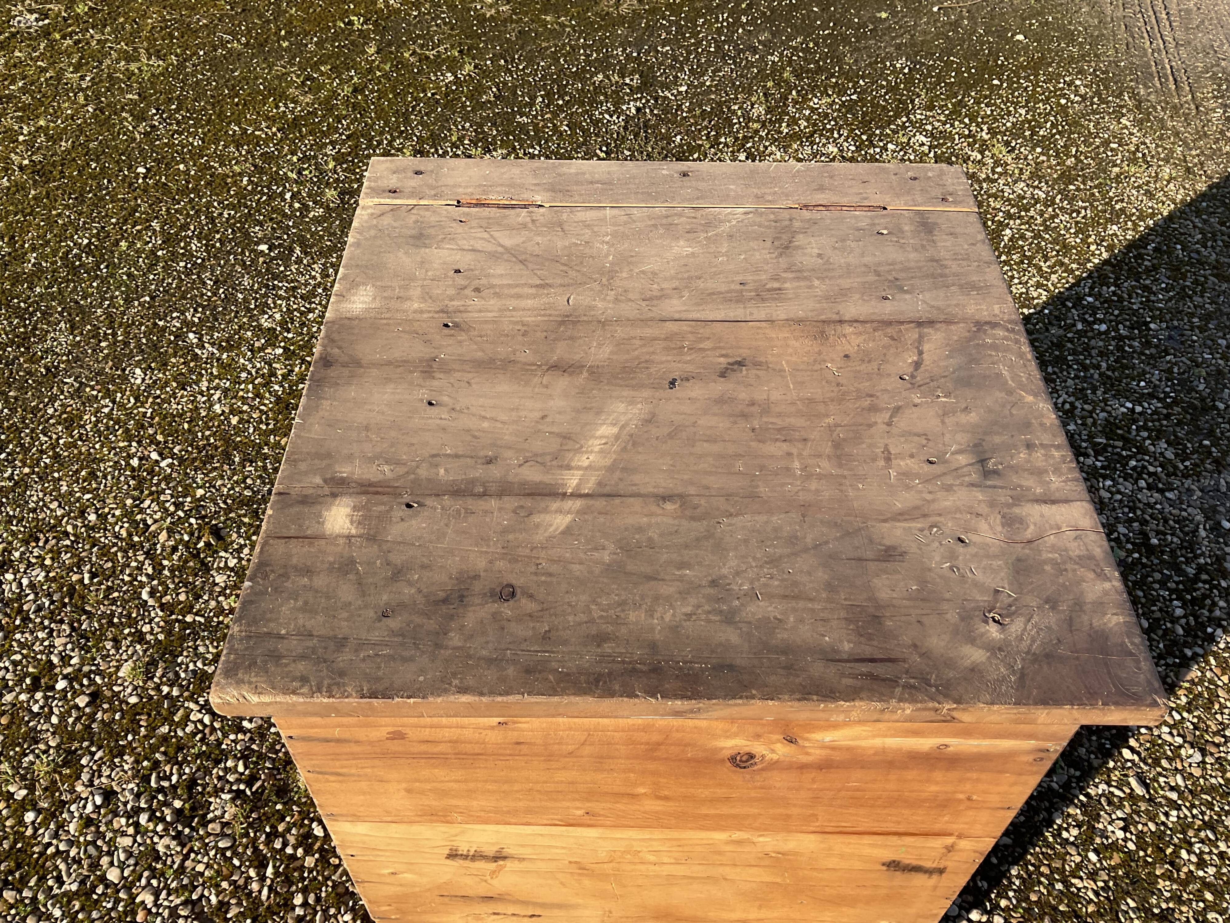 Storage cabinet