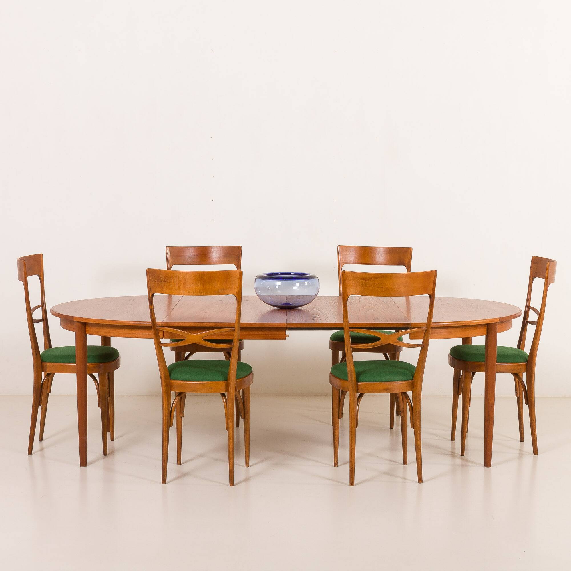 Danish round teak expandable table with 2 leaves, 1960s