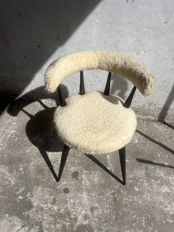 Ensemble de 2 chaises de style Mid-Century en tissu bouclé rouge et blanc avec pieds fuselés en bois
