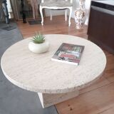 Round coffee table in travertine