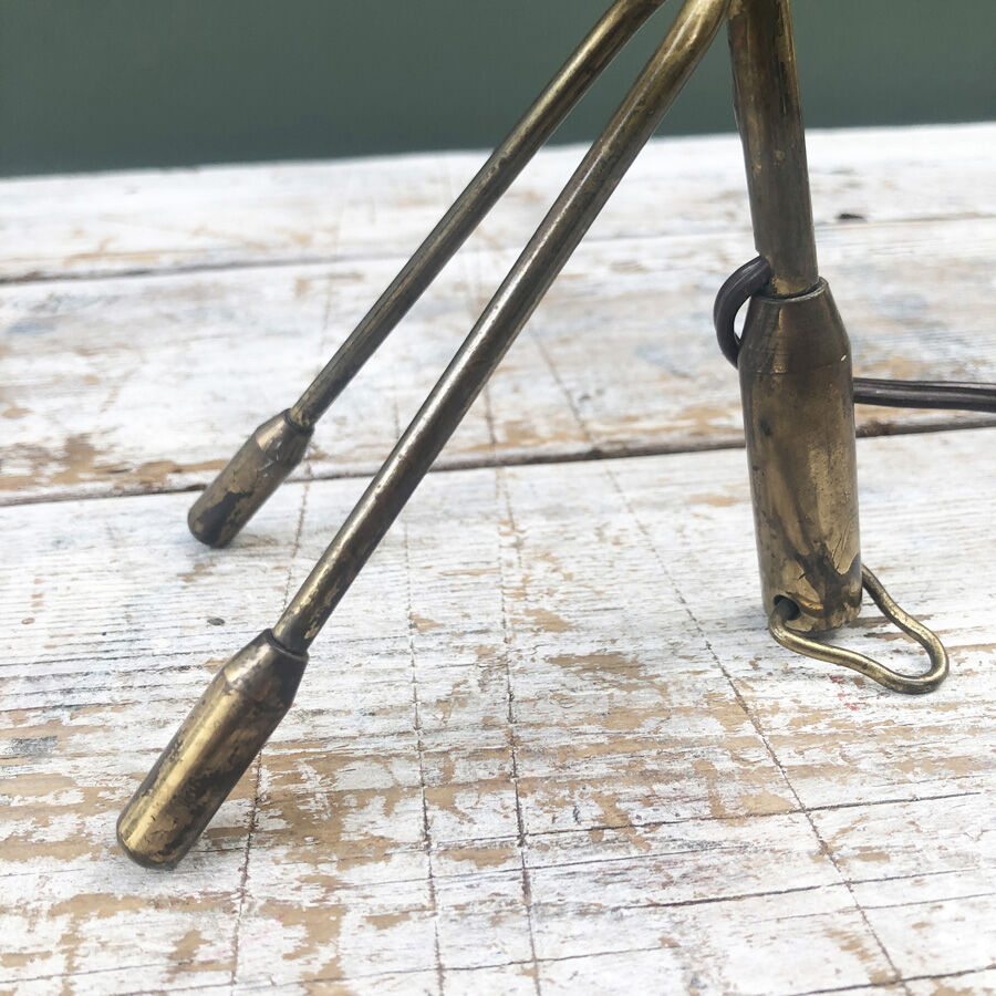 Lamp to lay 50s tripod