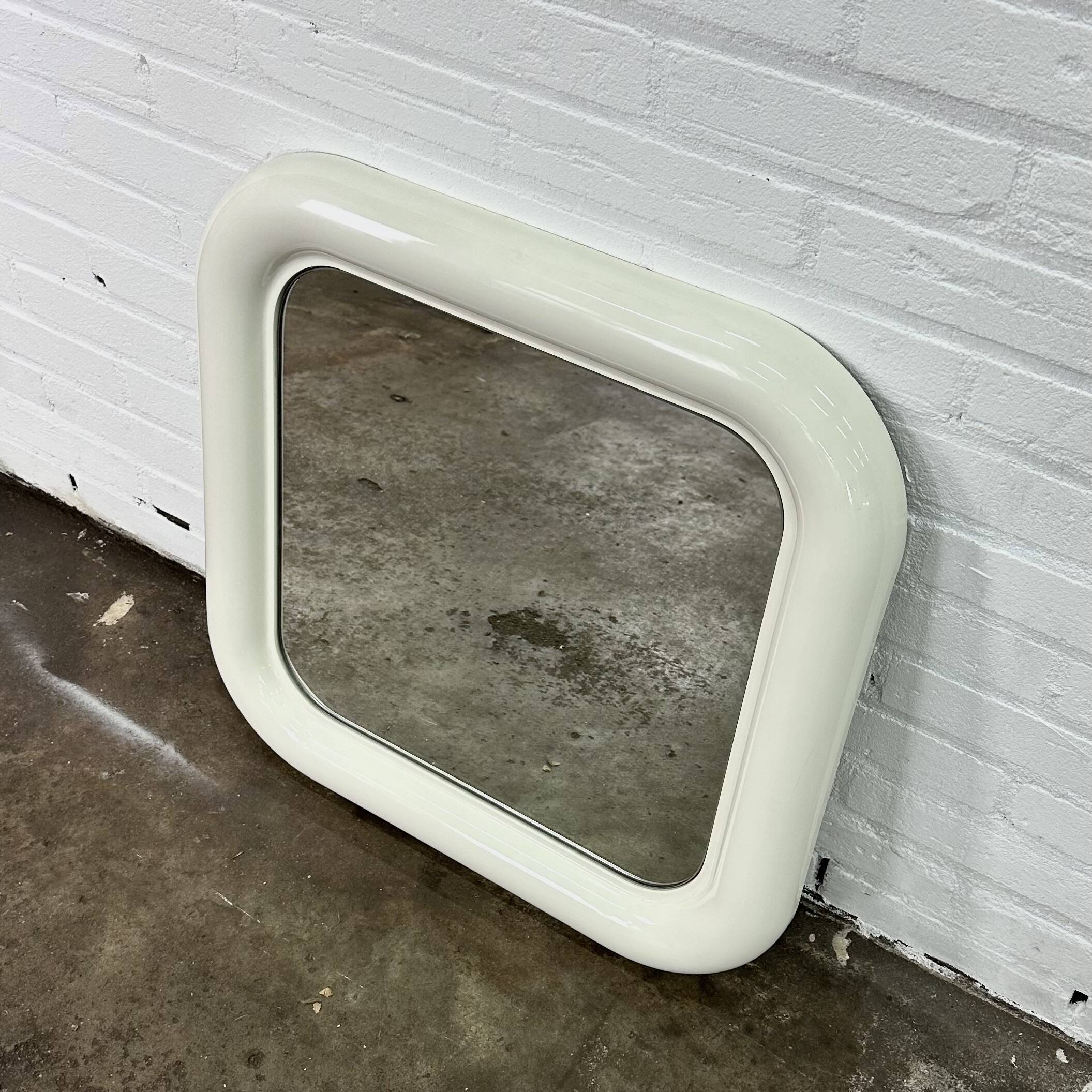 Miroir Delfo par Sergio Mazza pour Artemide