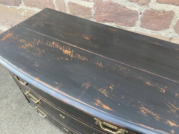 Commode galbée alsacienne XVIIIème patinée