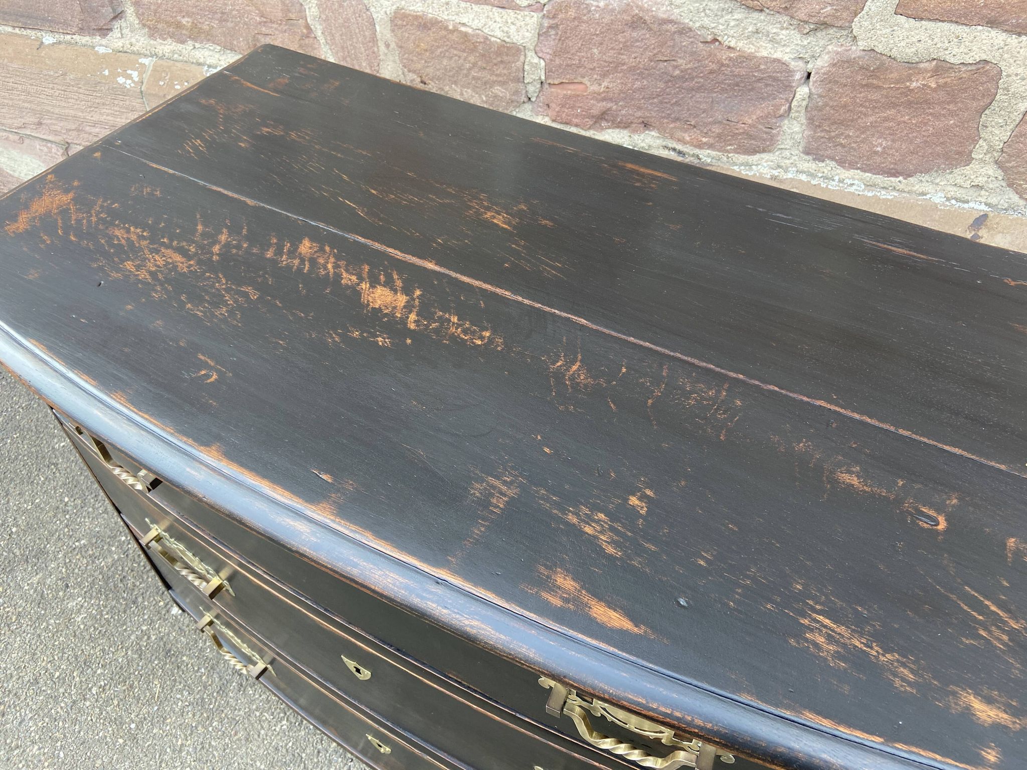 Alsatian curved chest of drawers XVIIIth patinated