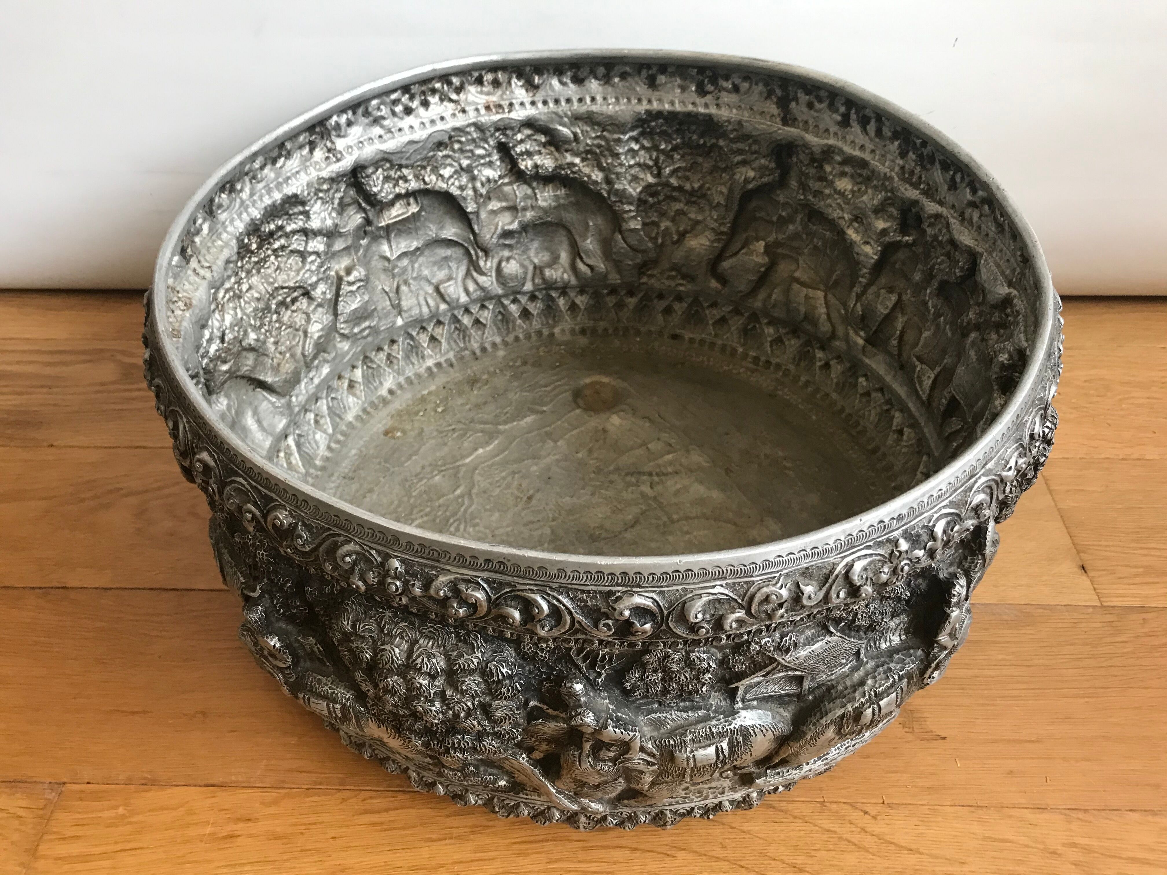 Hammered metal pot cover