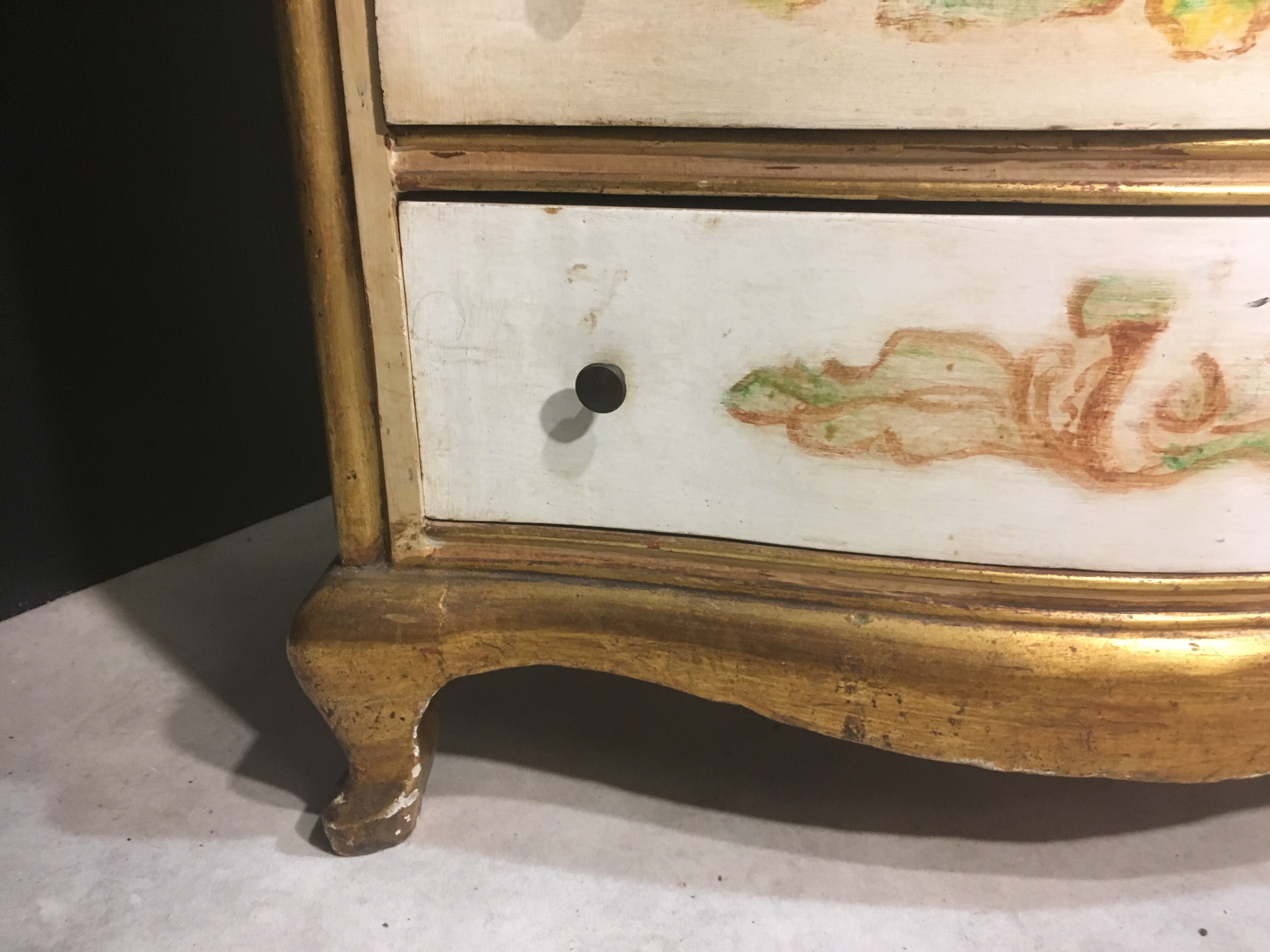 Skated dresser