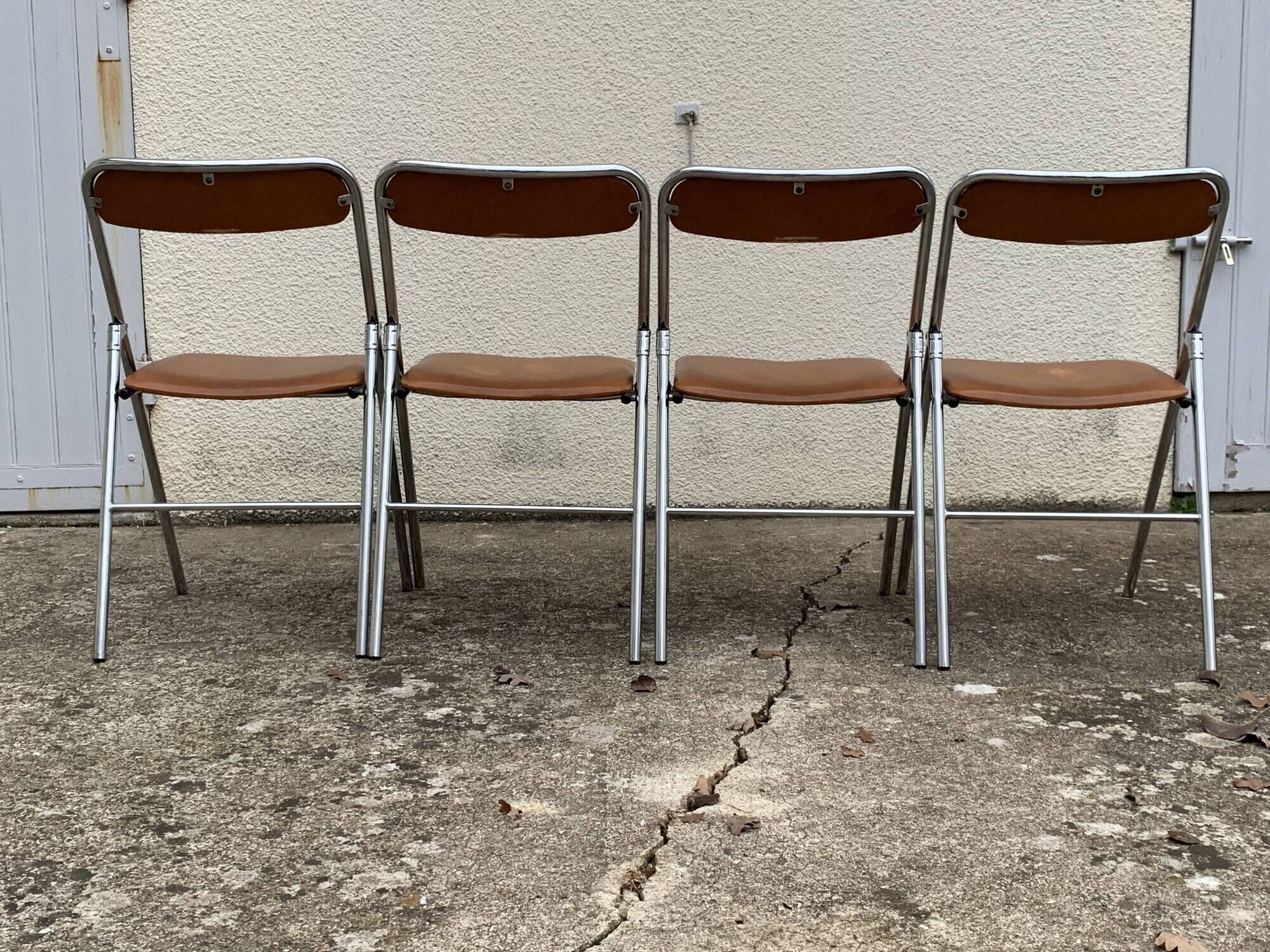 4 folding chairs chromed metal and Skaï fawn 1970