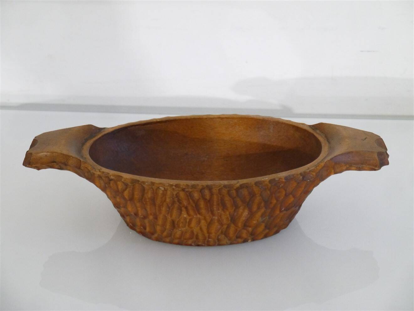 Gouged wooden pocket emptier