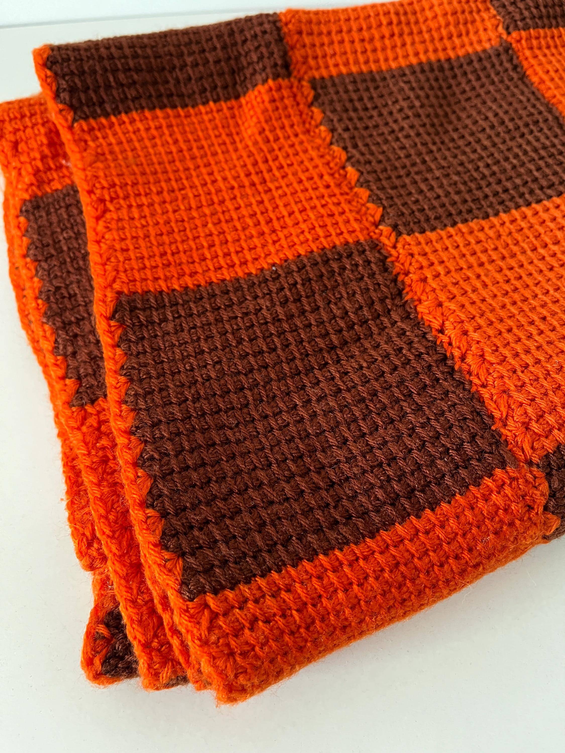 Vintage hand-knitted wool vichy blanket 110x88.