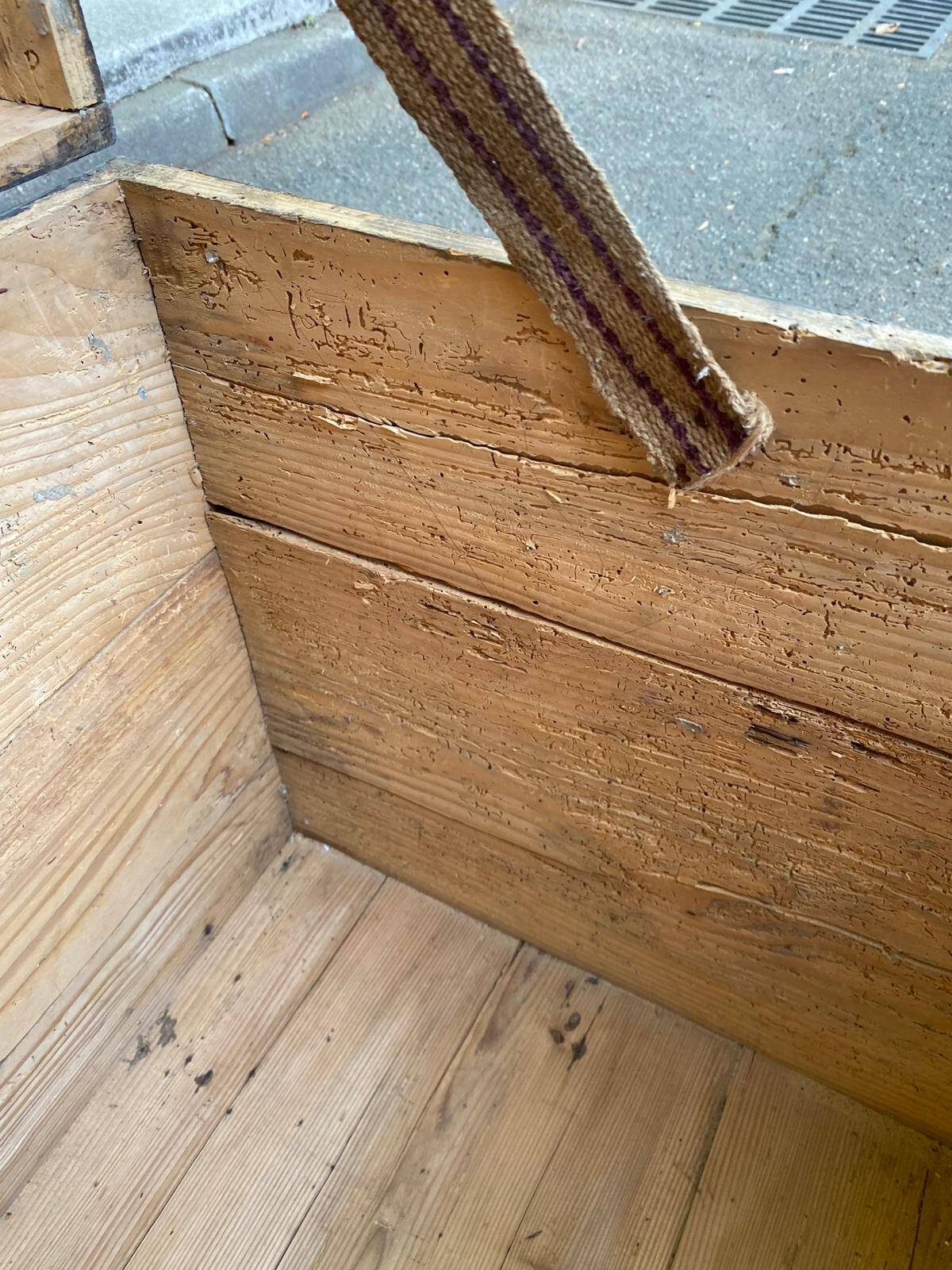 Malle bombée vintage en bois du XIXème