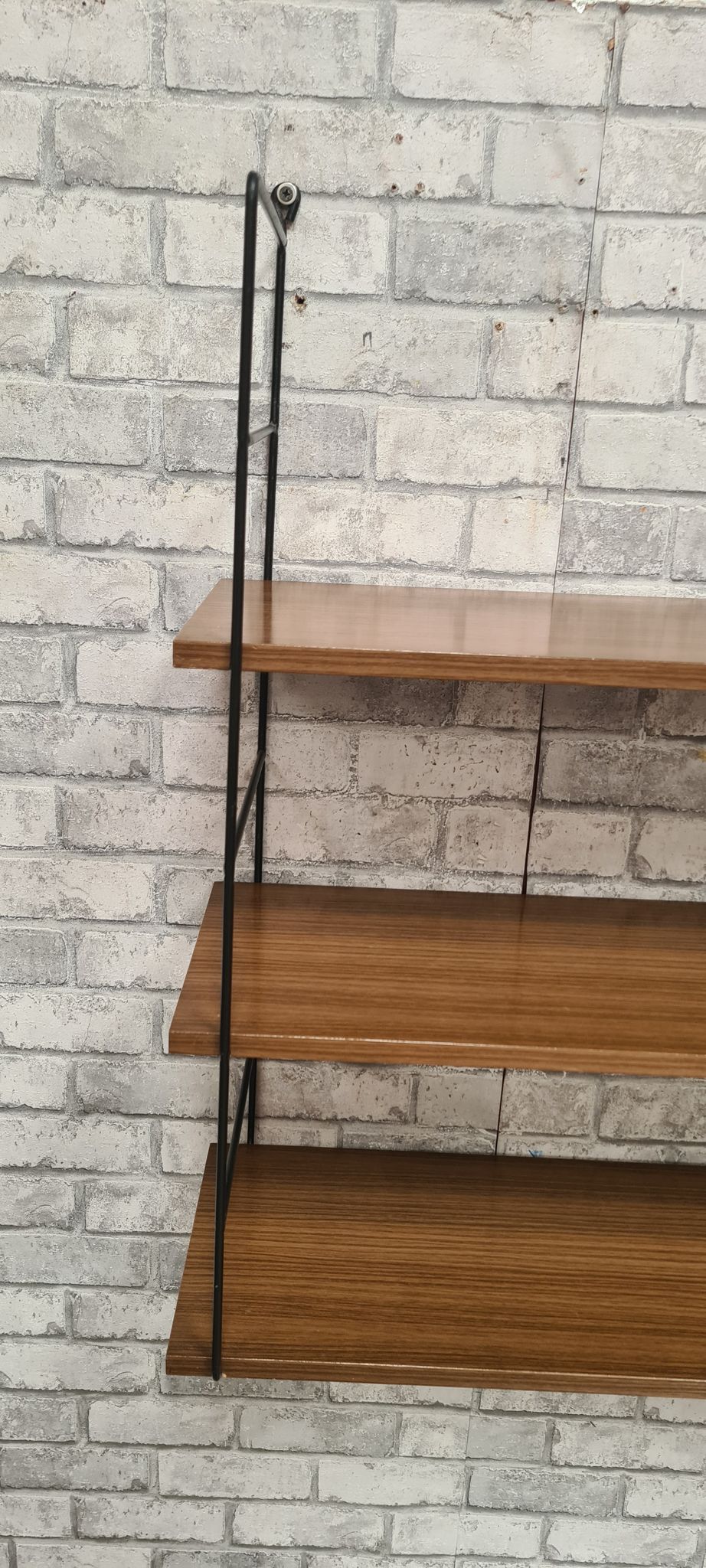 Scandinavian floor 1960 has 70 brown formica tablets very good condition