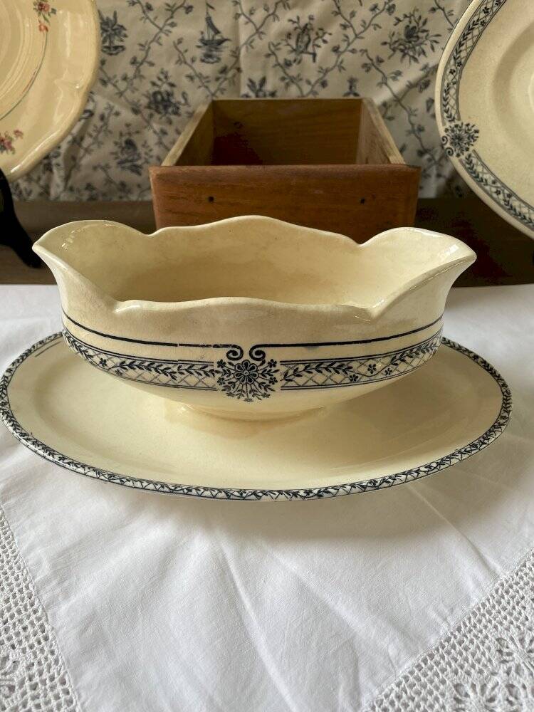 Sauceboat on a wrought iron base from Salins.