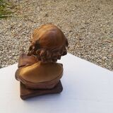 Plaster bust reader