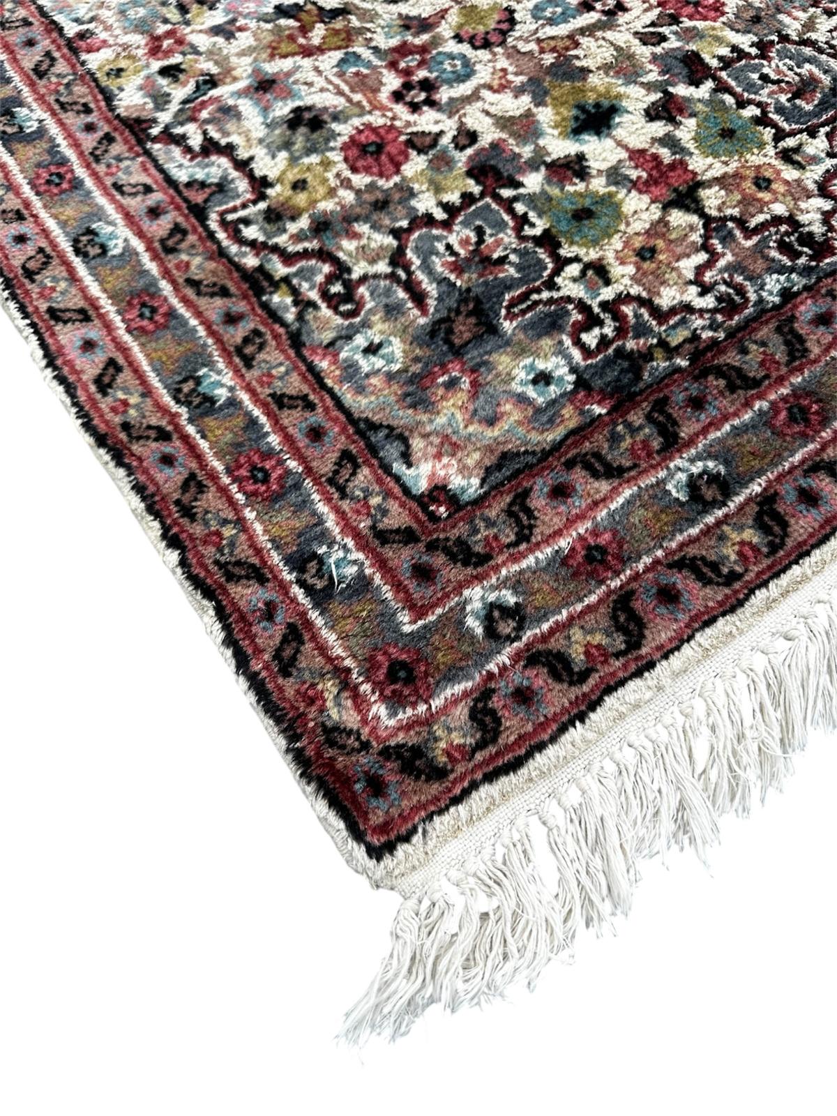Persian rug in wool and silk 110cm x 60cm