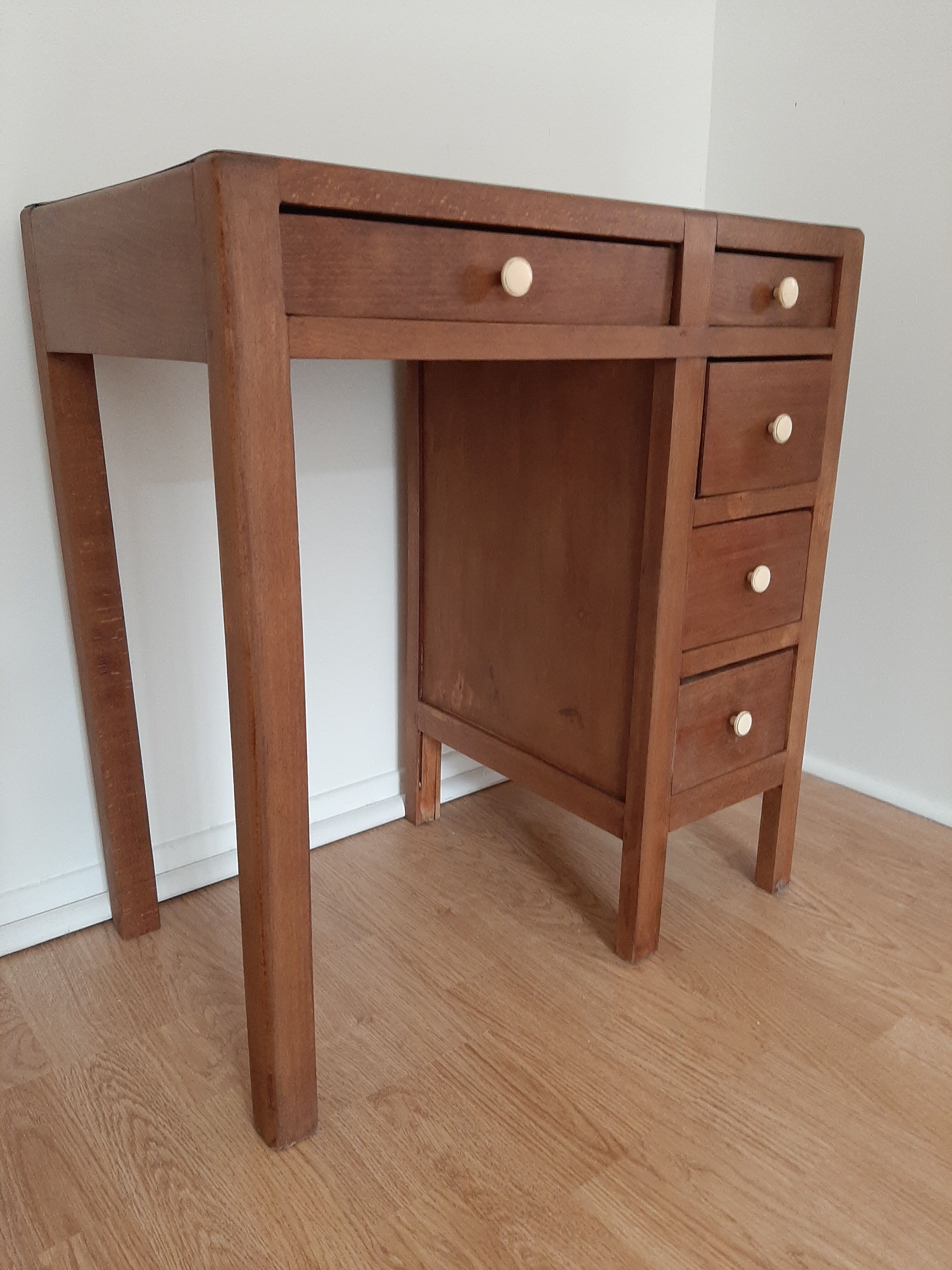 Children's desk 30-40 years