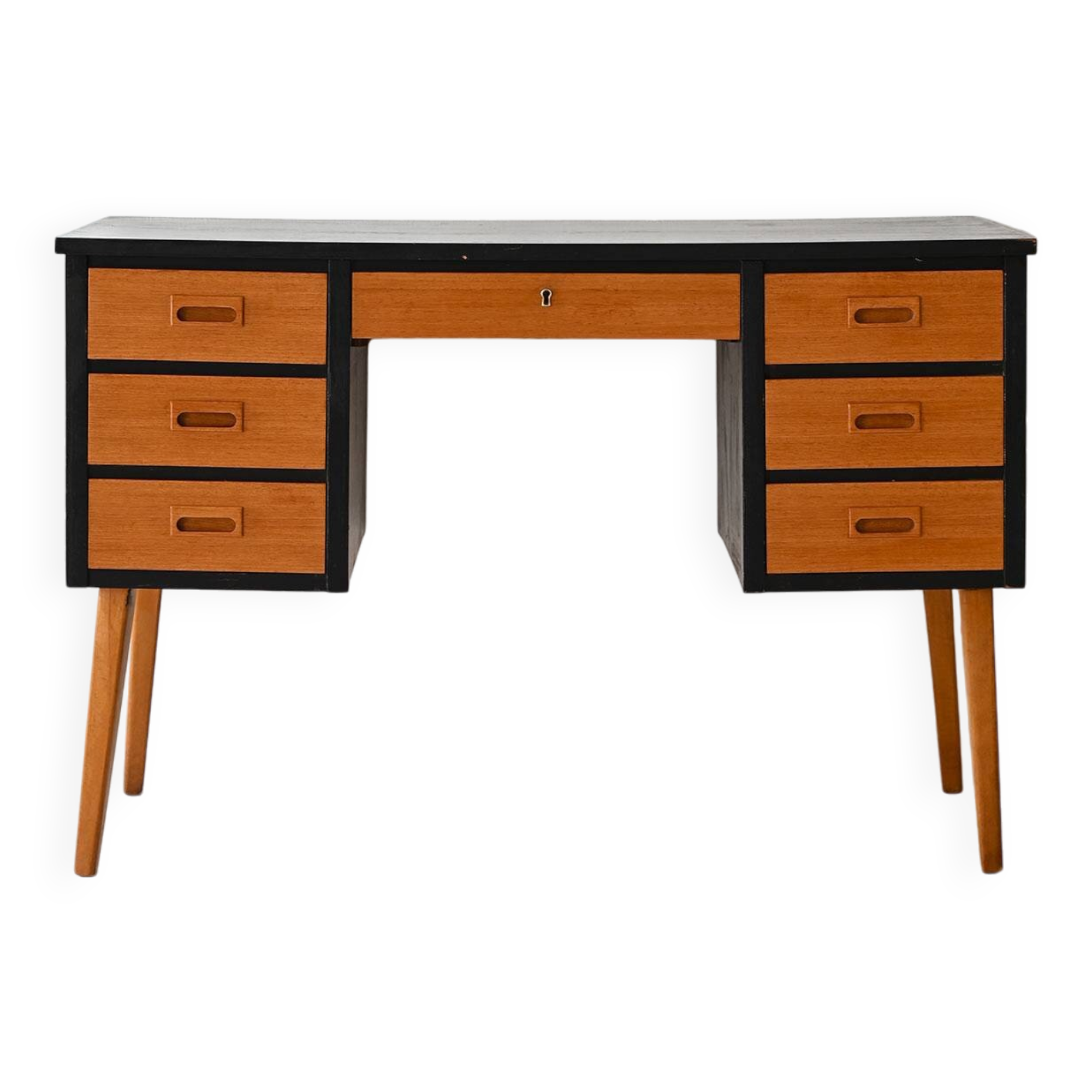 Bureau vintage avec détails noirs