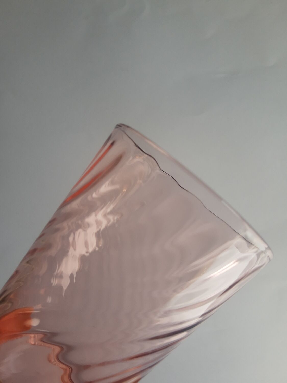 Set of 5 vintage rosaline twisted water glasses