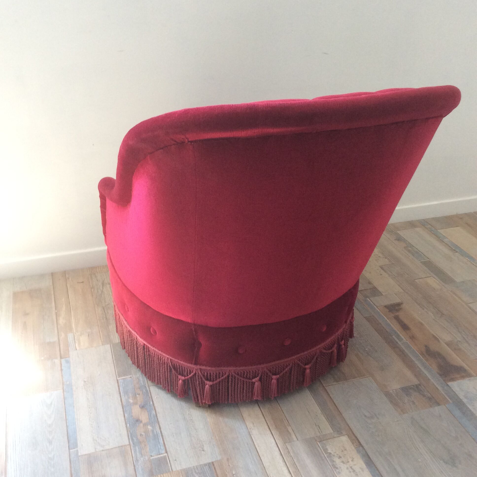 Vintage 70s velvet toad chair