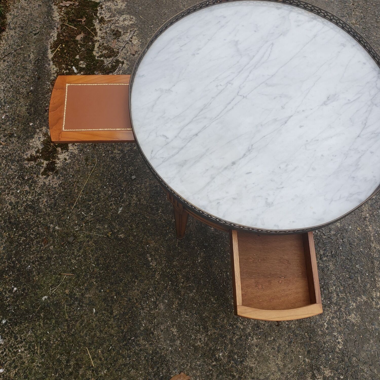 Bouillotte table