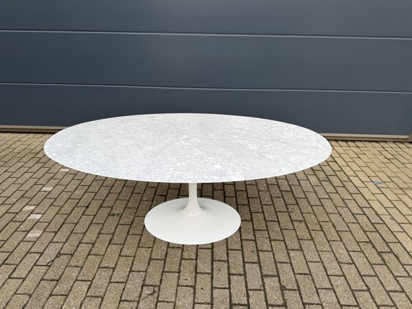 Table à manger ovale Knoll Tulip originale (198cm) marbre de Carrare
