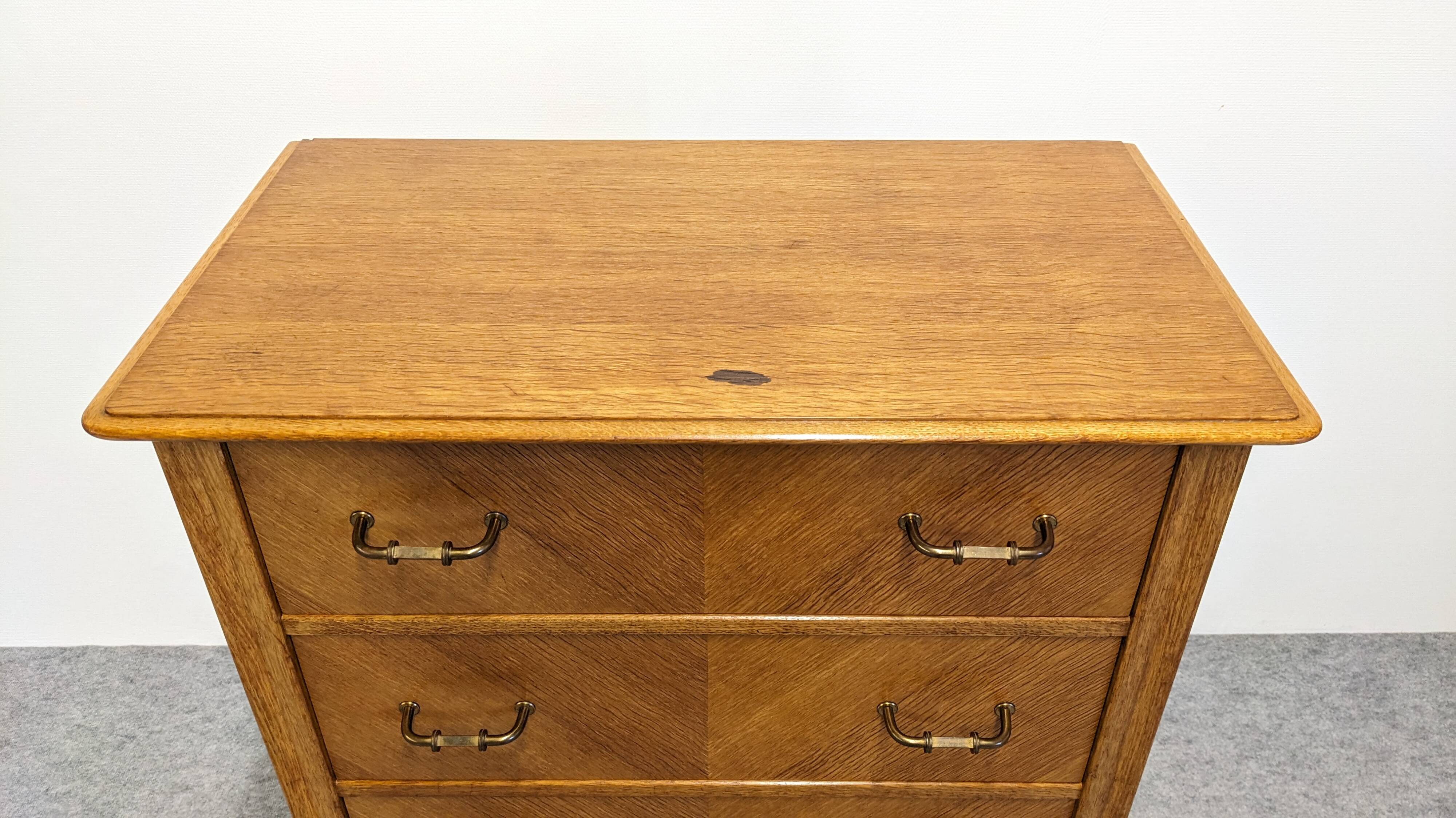 Commode, chiffonnier 5 tiroirs en chêne blond, France vers 1950