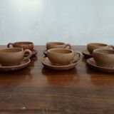 Service with 6 cups and saucers in stoneware.