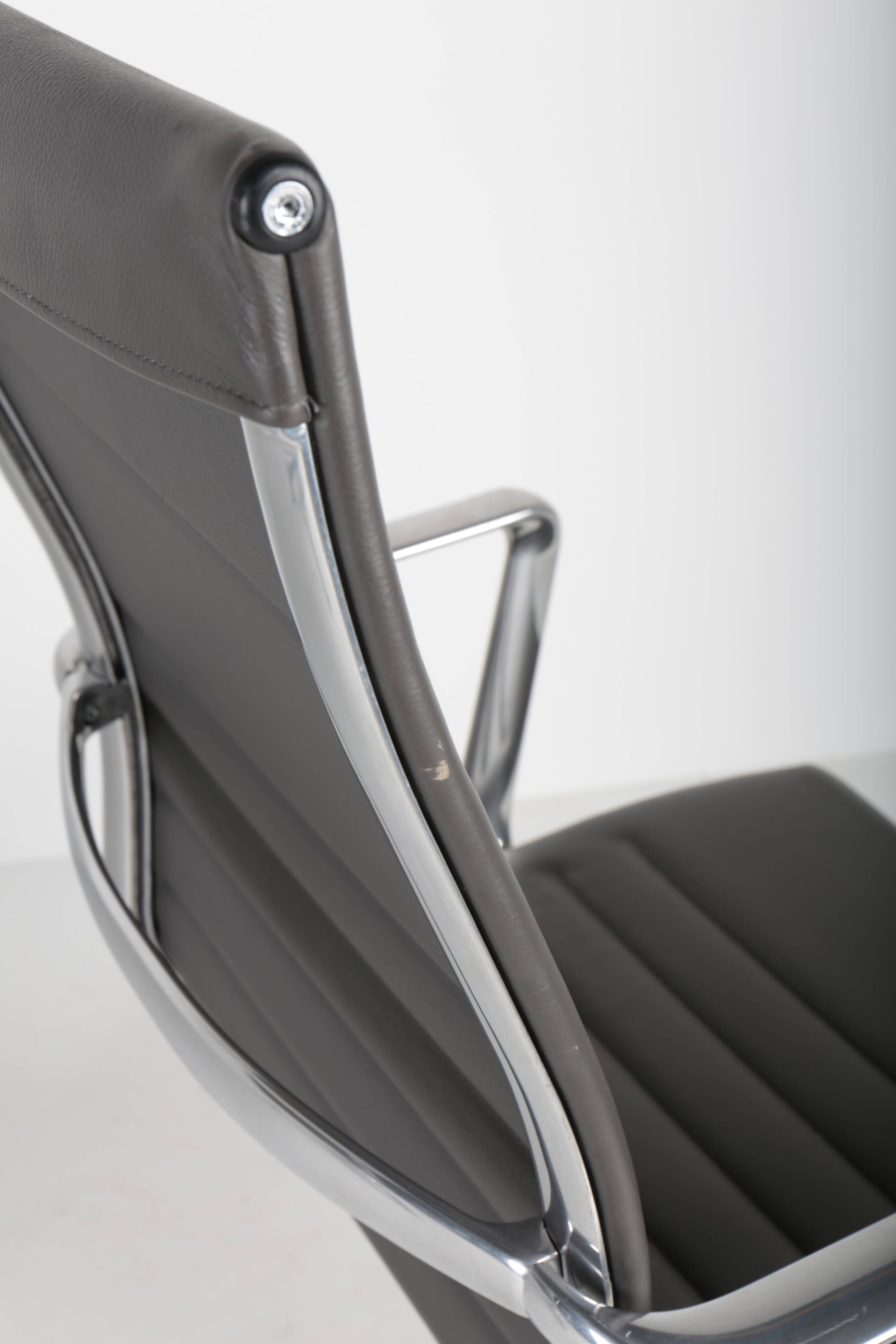 Paire de fauteuils de bureau ICF Una Chair Management