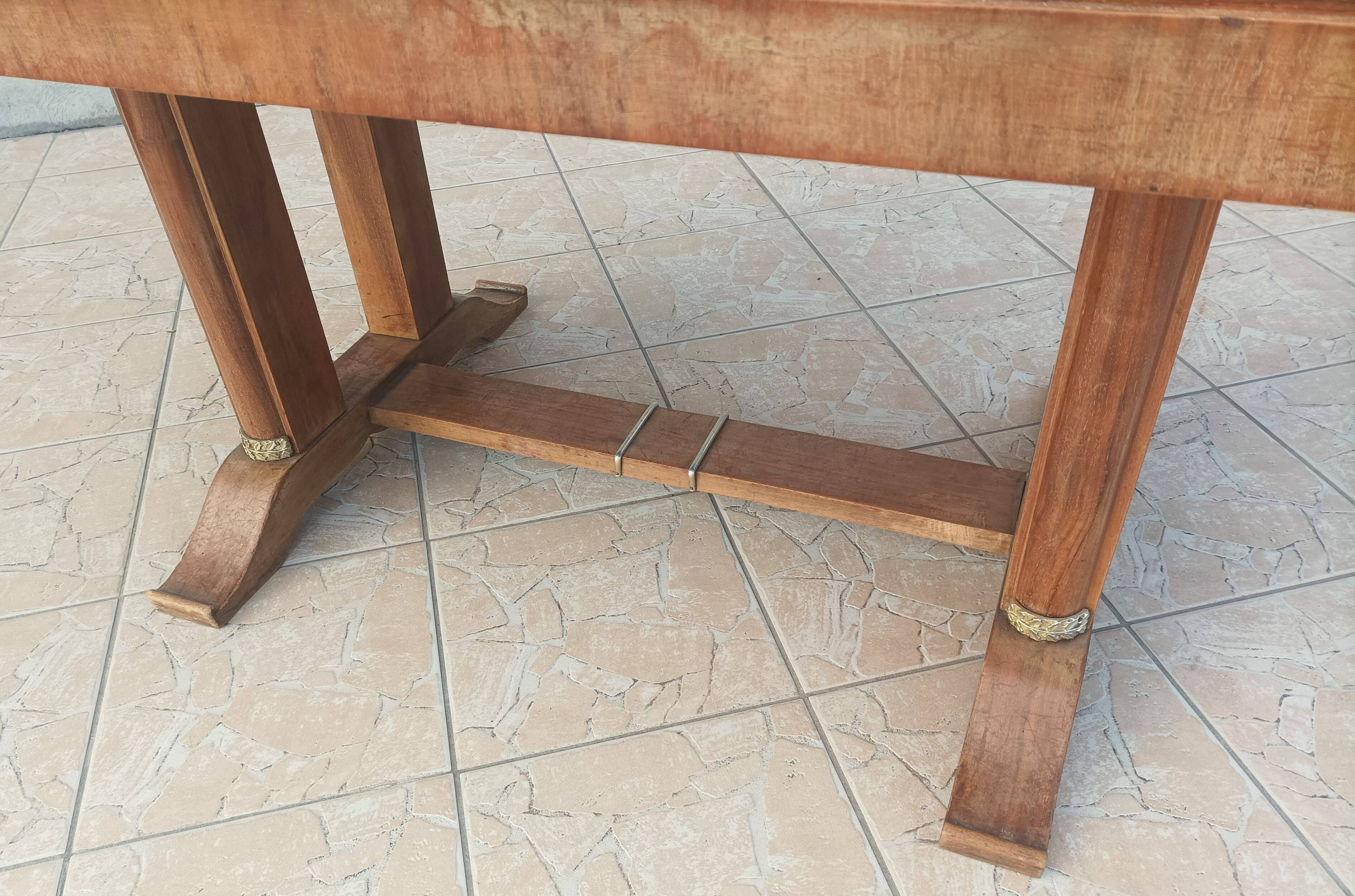 Art Deco table in burr walnut