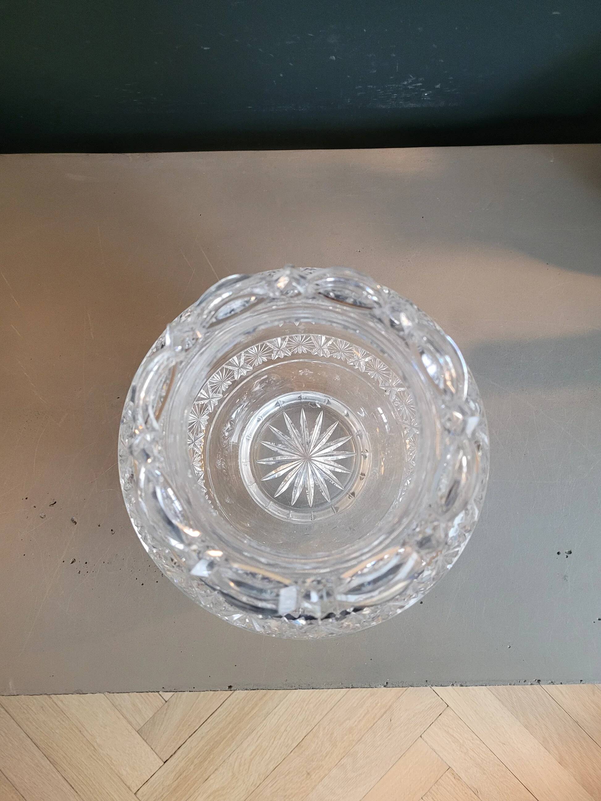 Large round vase in cut crystal