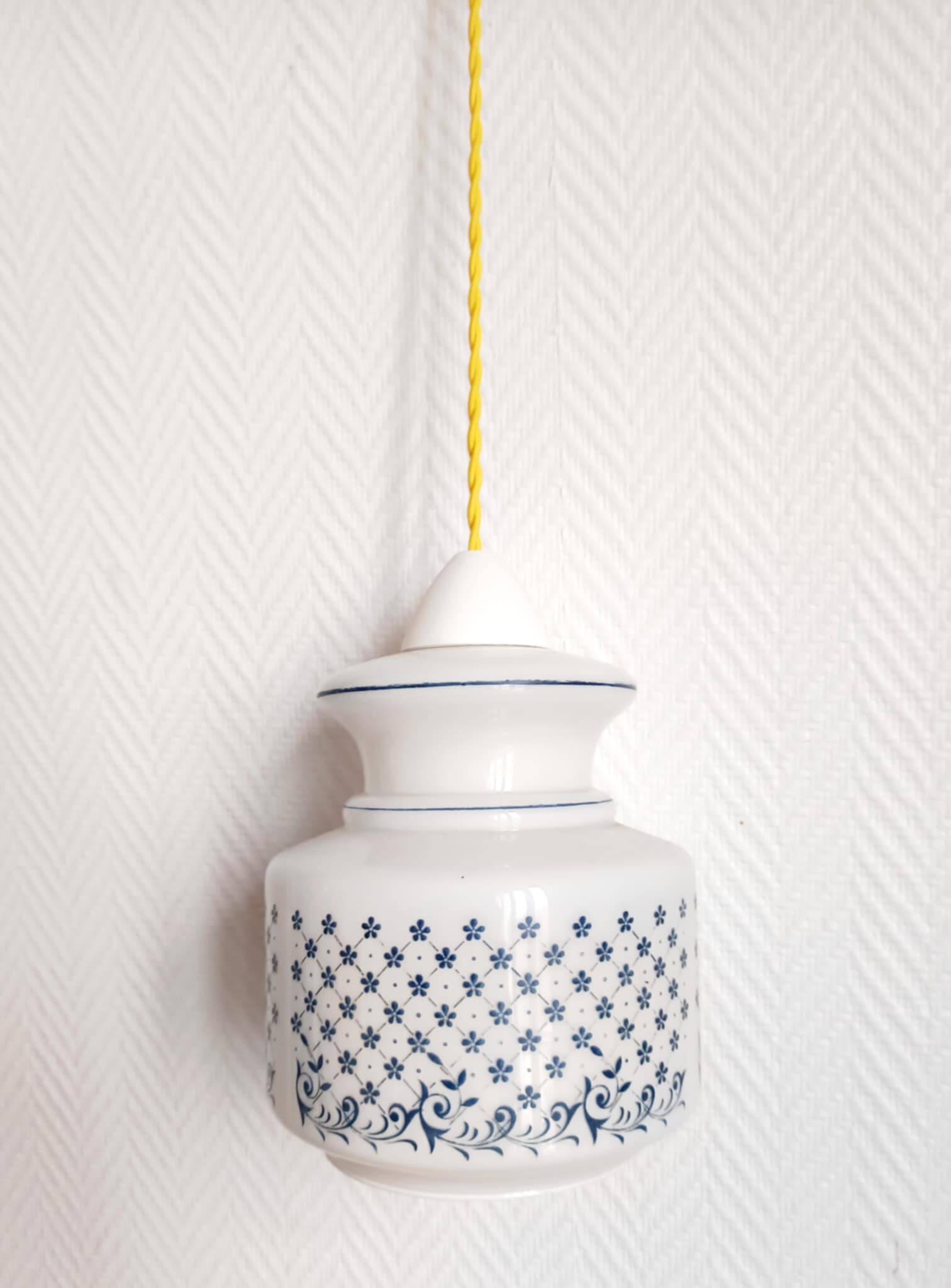Vintage floral portable lamp