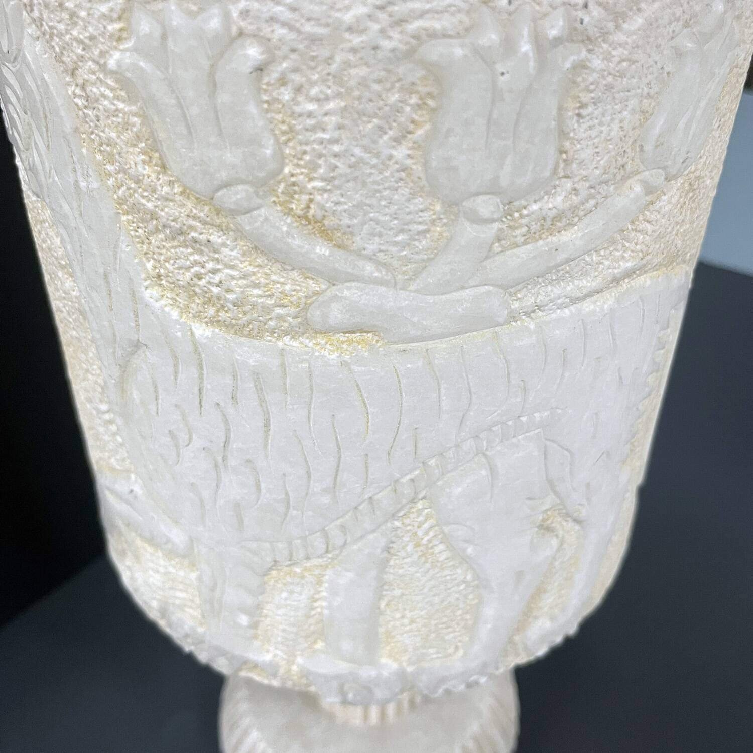 Italian brutalist lamp in alabaster from the 70s.