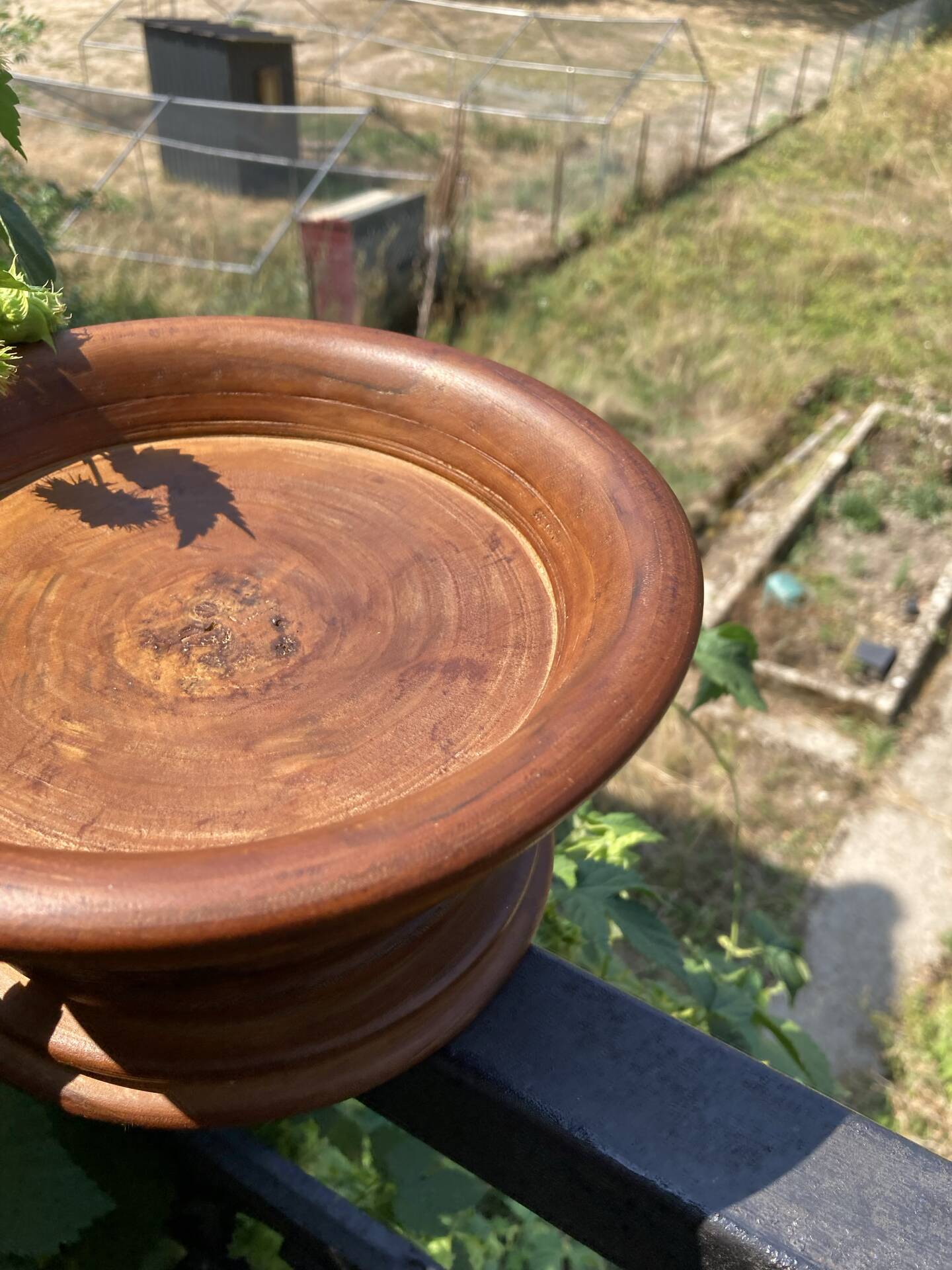 Turned wooden bowl craftsmanship from Haute-Marne.