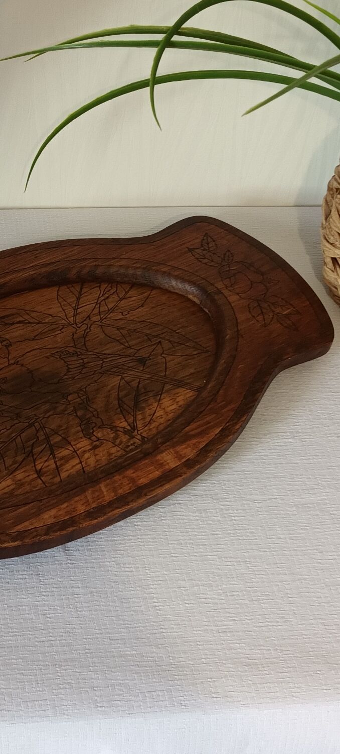 Vintage oak top engraved parrots