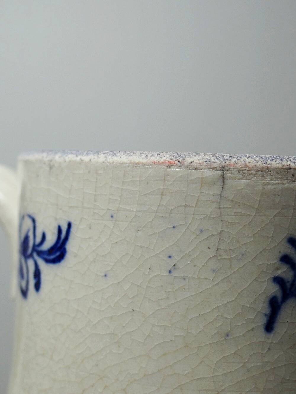 Fine earthenware pitcher with blue decoration, attributed to Saint-Uze, 19th century.