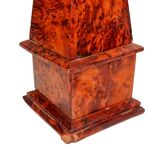 Paire d'obélisques en bois de loupe