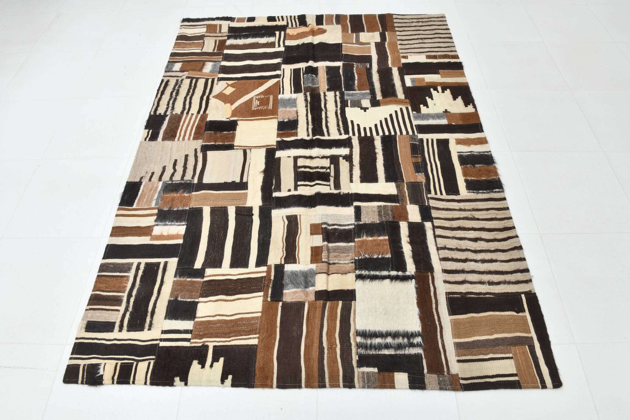 5x7 Brown & Cream Handmade Vintage Kilim Rug, 149x200Cm