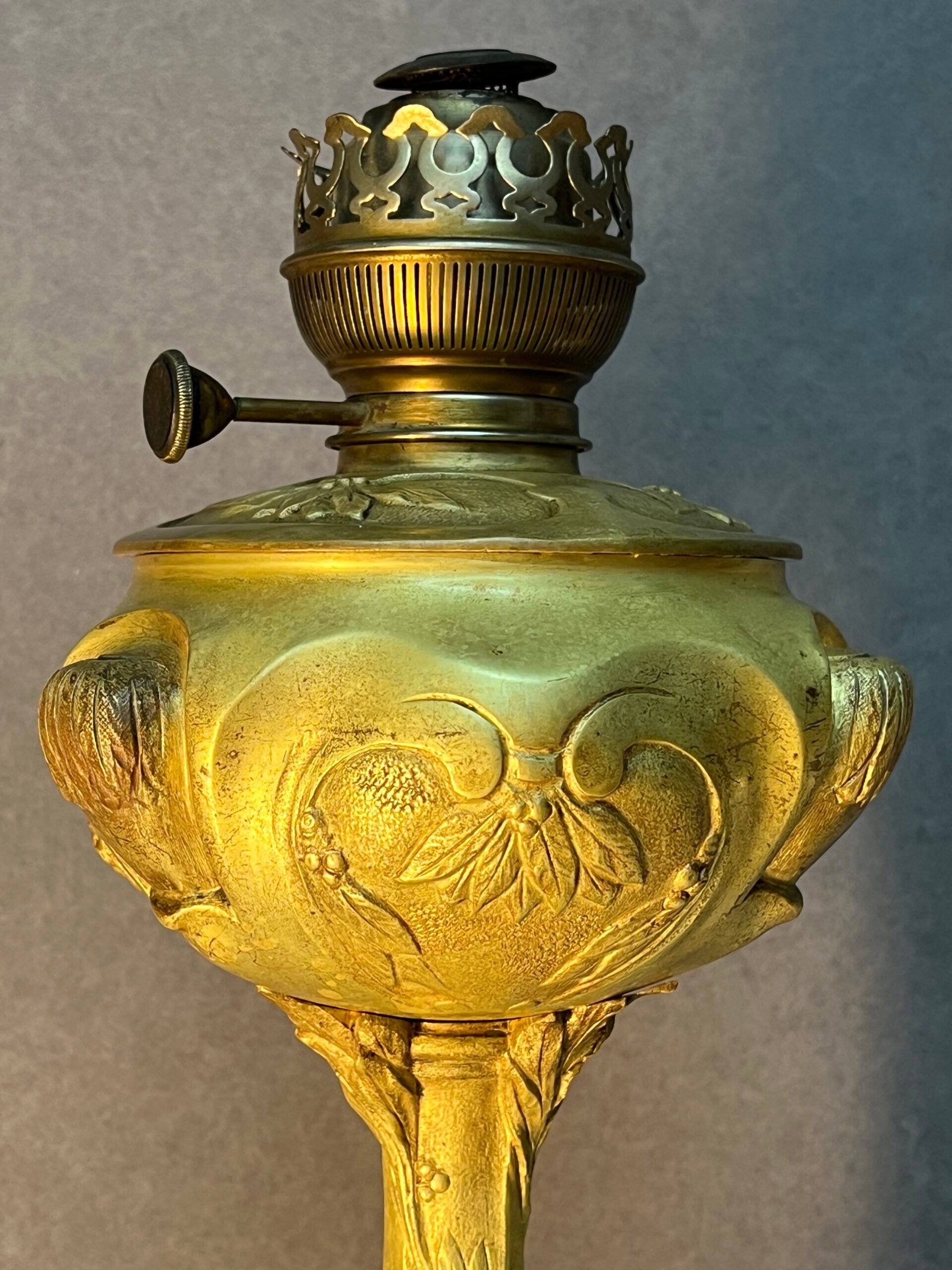 Beautiful and old oil lamp in gilded bronze, attributed to Georges Leleu