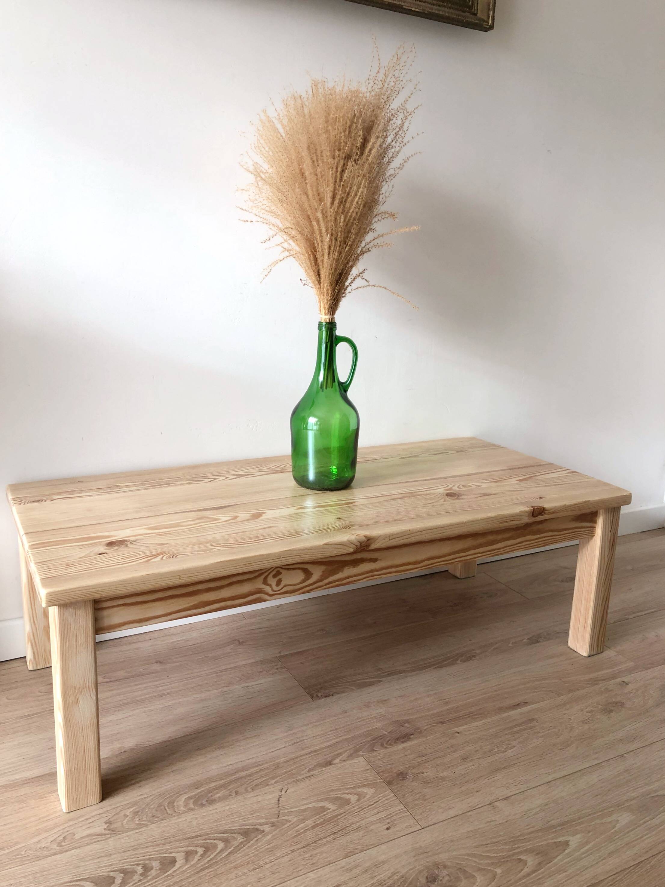 Farmhouse style coffee table, in solid pine