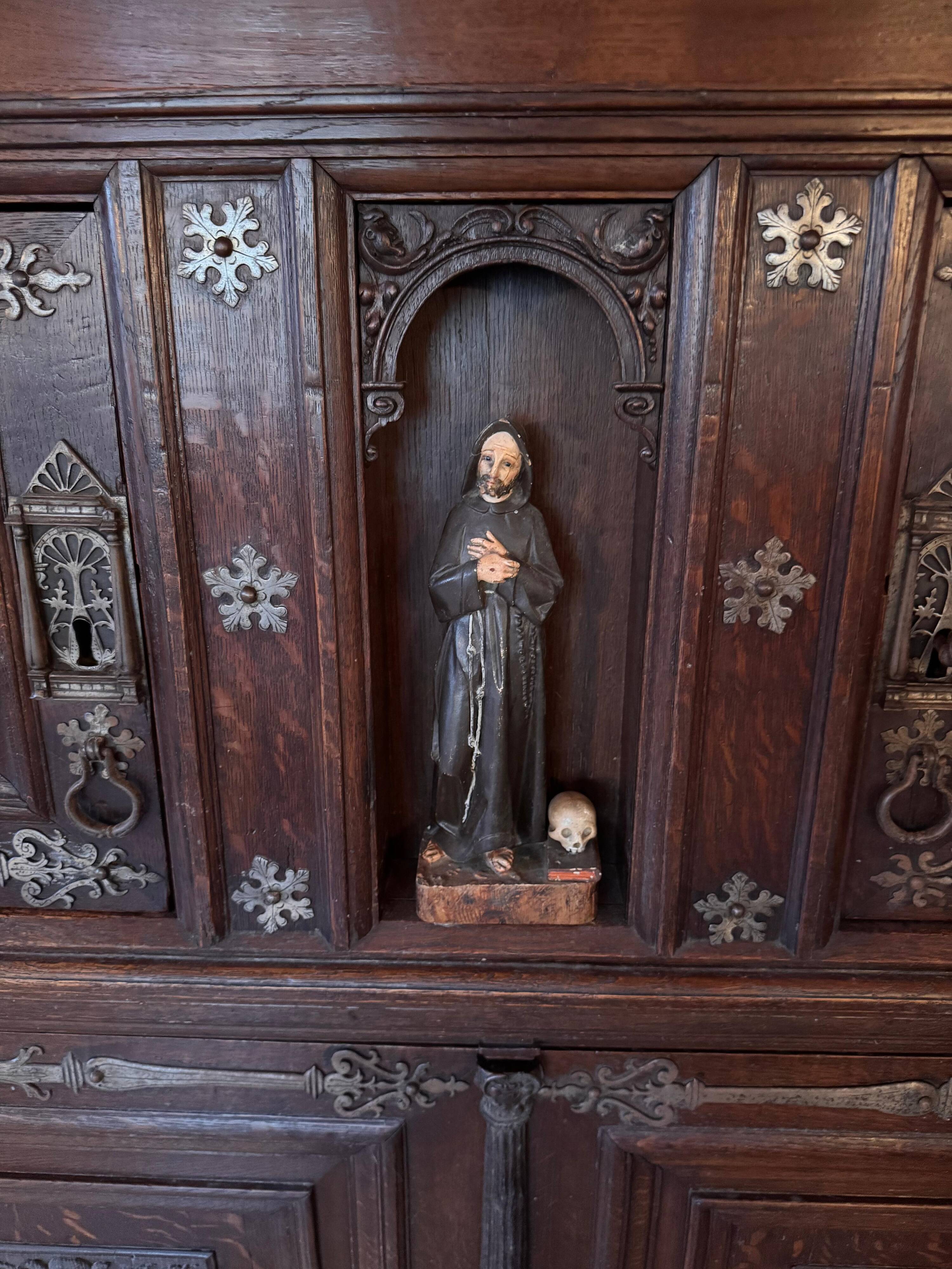 Grand antique neo-Renaissance buffet in carved oak – late 19th century