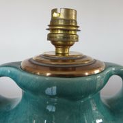 Lampe " amphore " en céramique craquelée turquoise, numérotée années 50 60