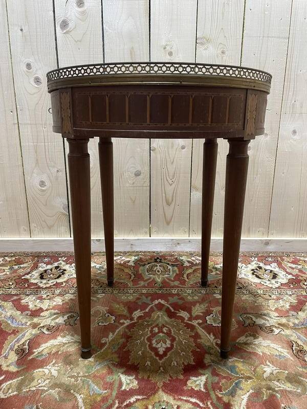 Table bouillotte de style Louis XVI en marqueterie et marbre