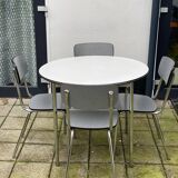 Round formica table with 4 formica chairs