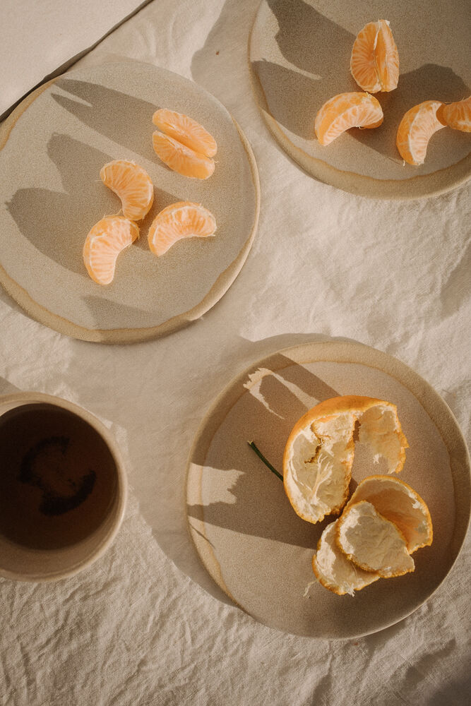 Flat stoneware plate - white