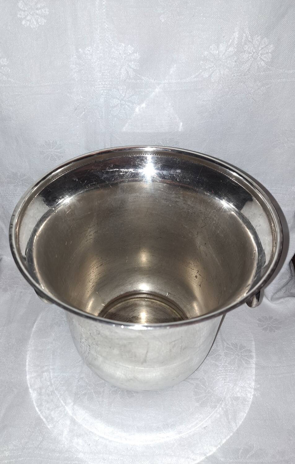 Apladur champagne bucket in silver metal.