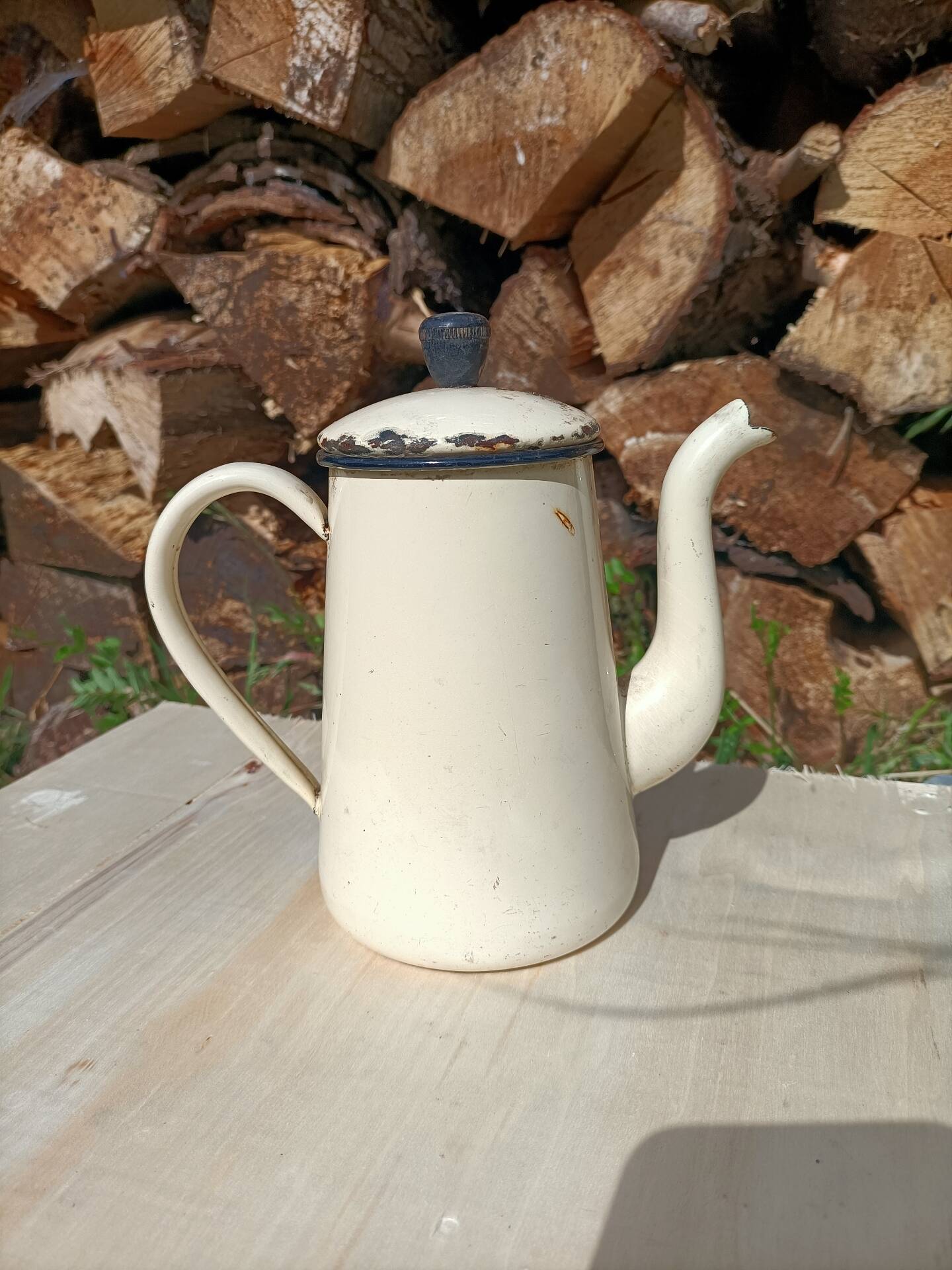 Small retro enamelled metal coffee pot 💐