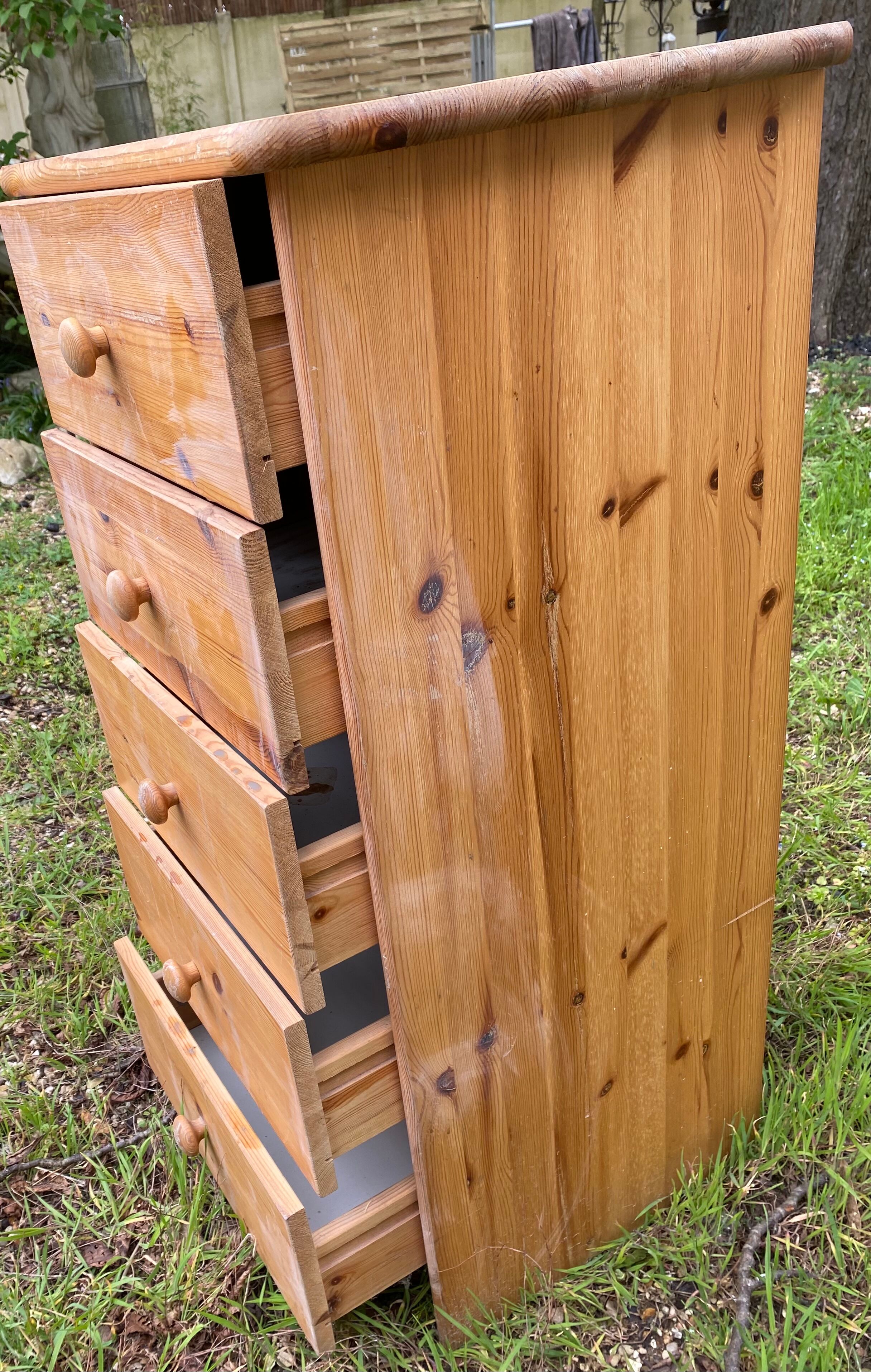 Pine chest of drawers
