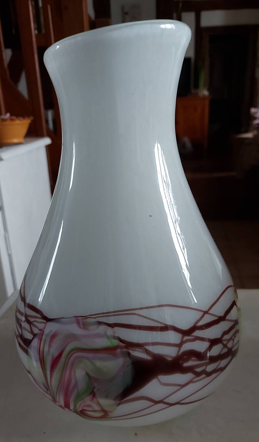 Vase boule en Opaline blanche pop art de Florence
