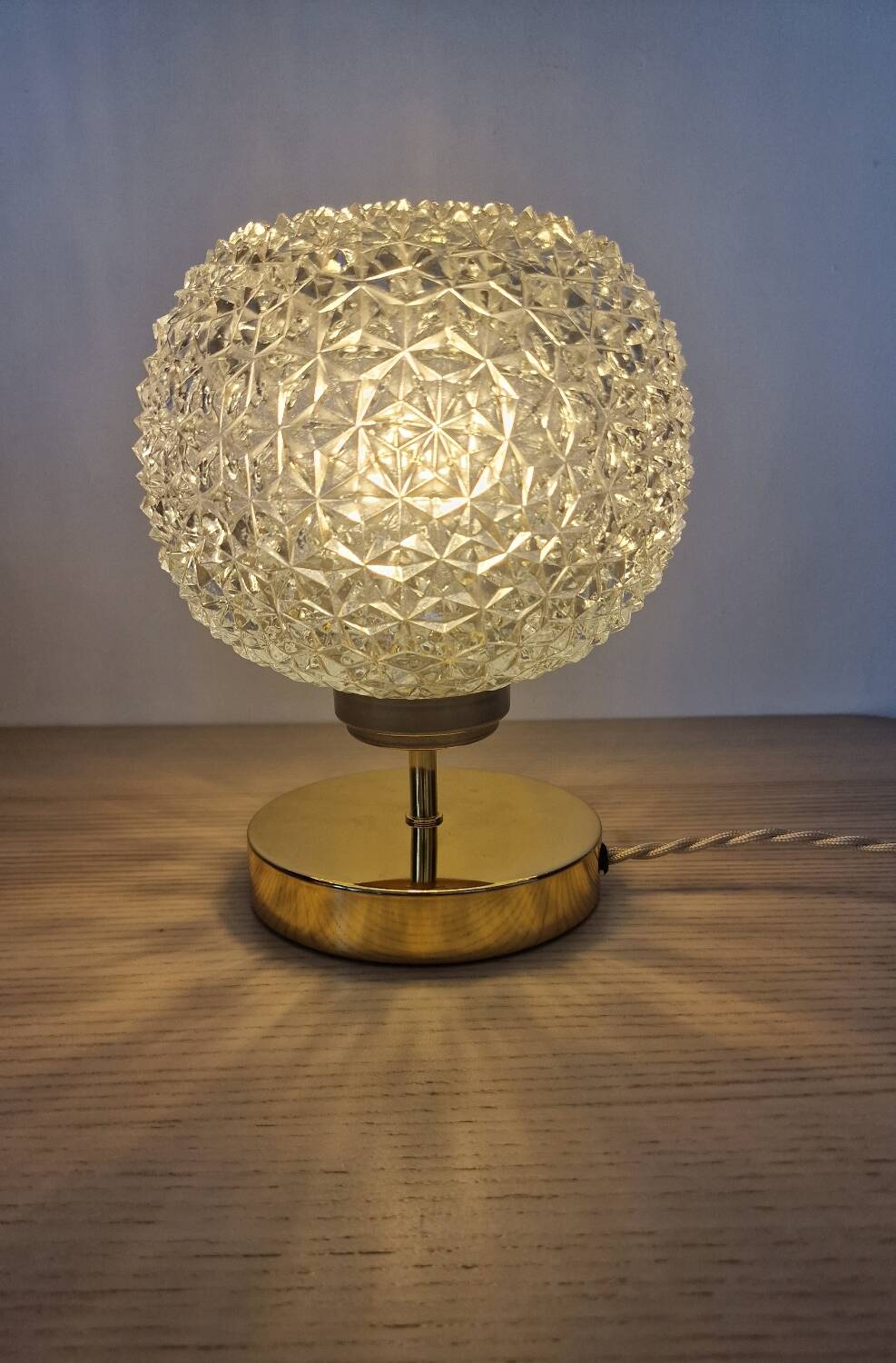 Touch lamp, vintage cut glass, diamond pattern